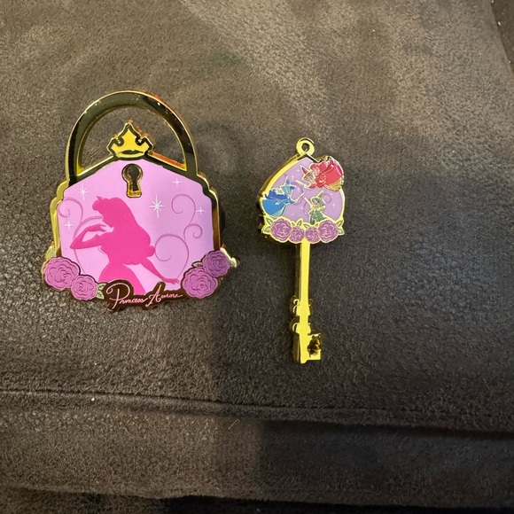 Disney Princess Enchanted Keychain Collection - Picture 4 of 4